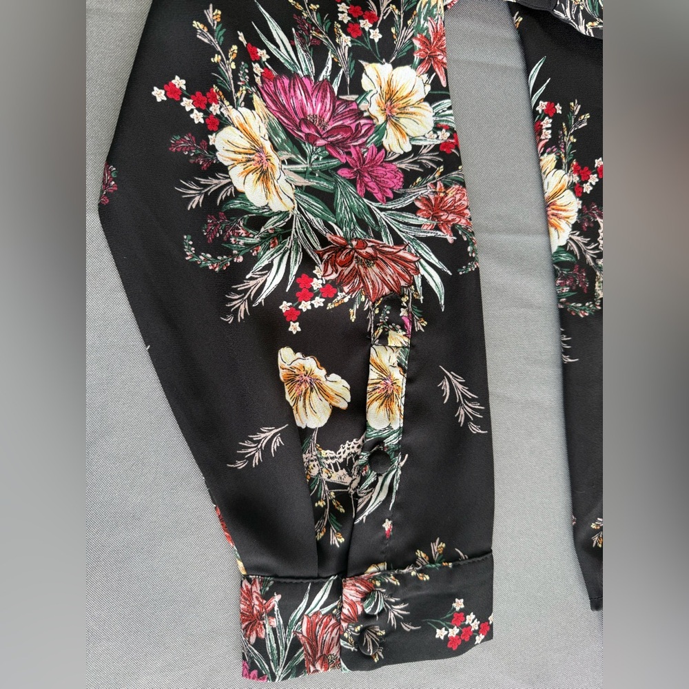 Torrid Floral & Butterfly Button-Front Blouse – Plus Size 3 - Picture 8 of 9
